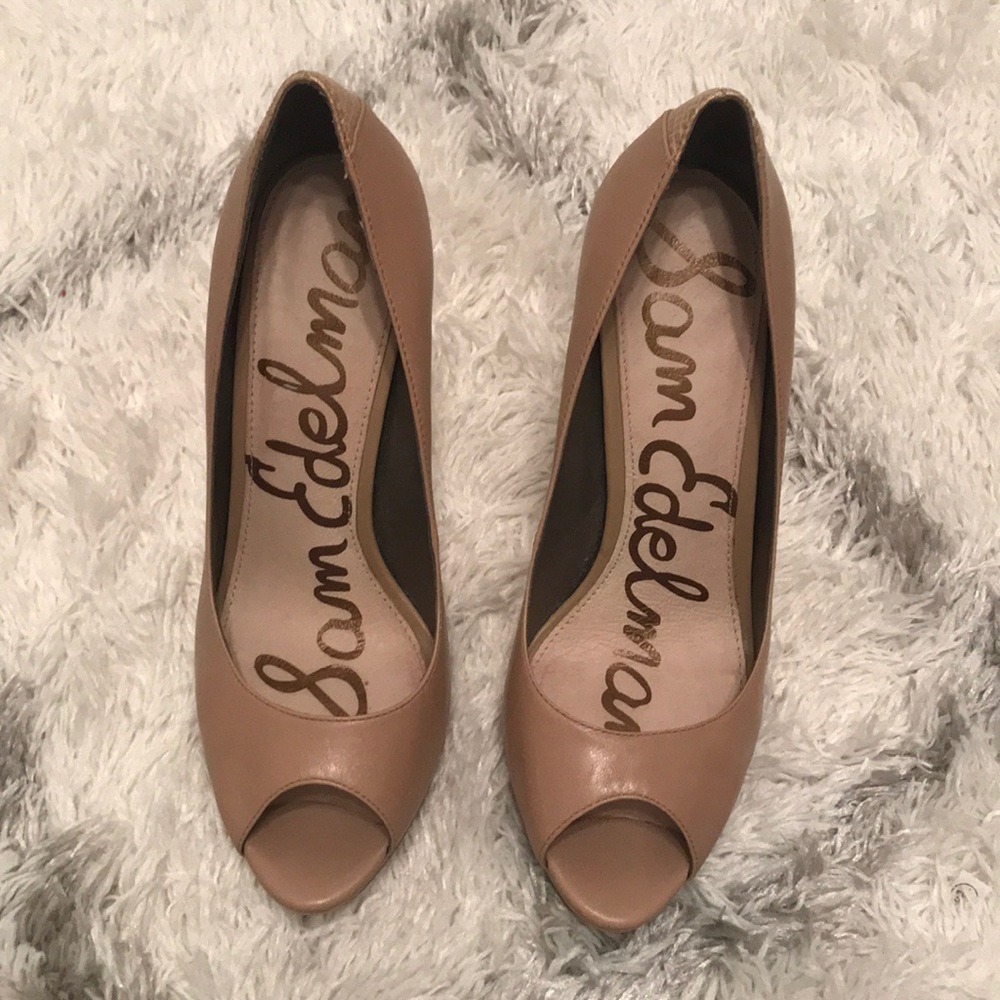 Sam Edelman nude peep toe pumps